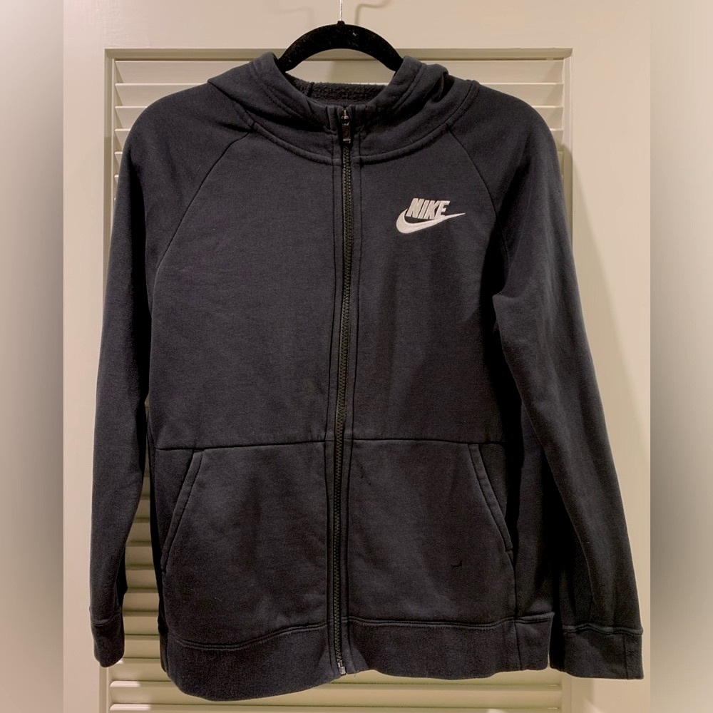 ✨ NIKE BLACK ZIP UP HOODIE ✨ - Picture 2 of 7